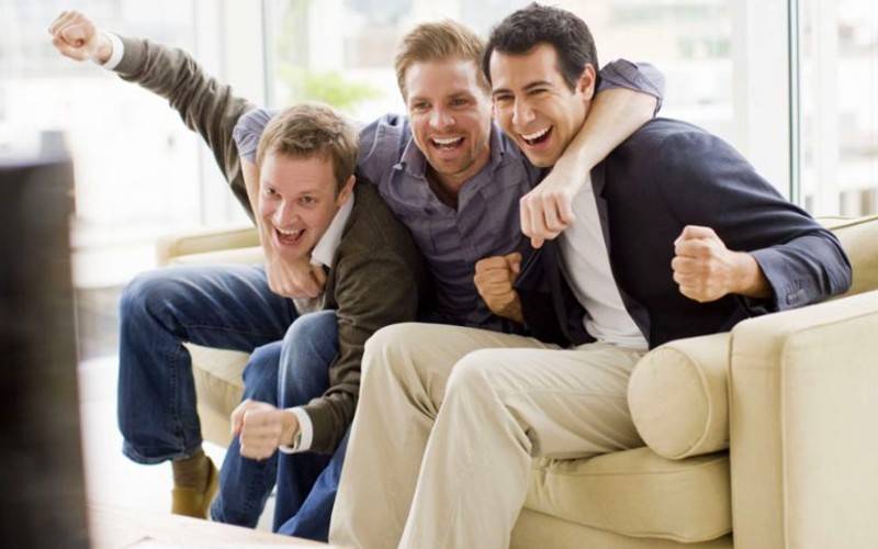 how to make guy friends online