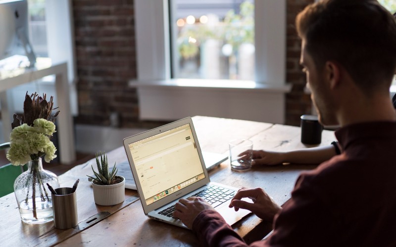 Online vs. In-Person Mastermind Groups