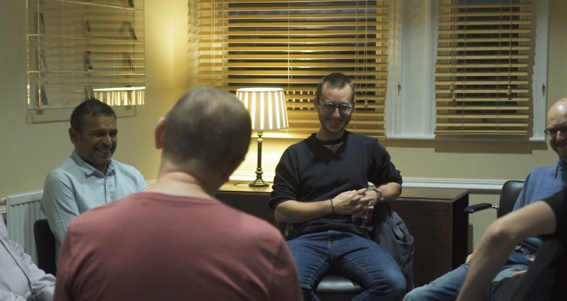 Talking-Groups-Online-men
